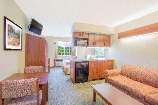 Microtel Inn And Suites Gassaway Room photo